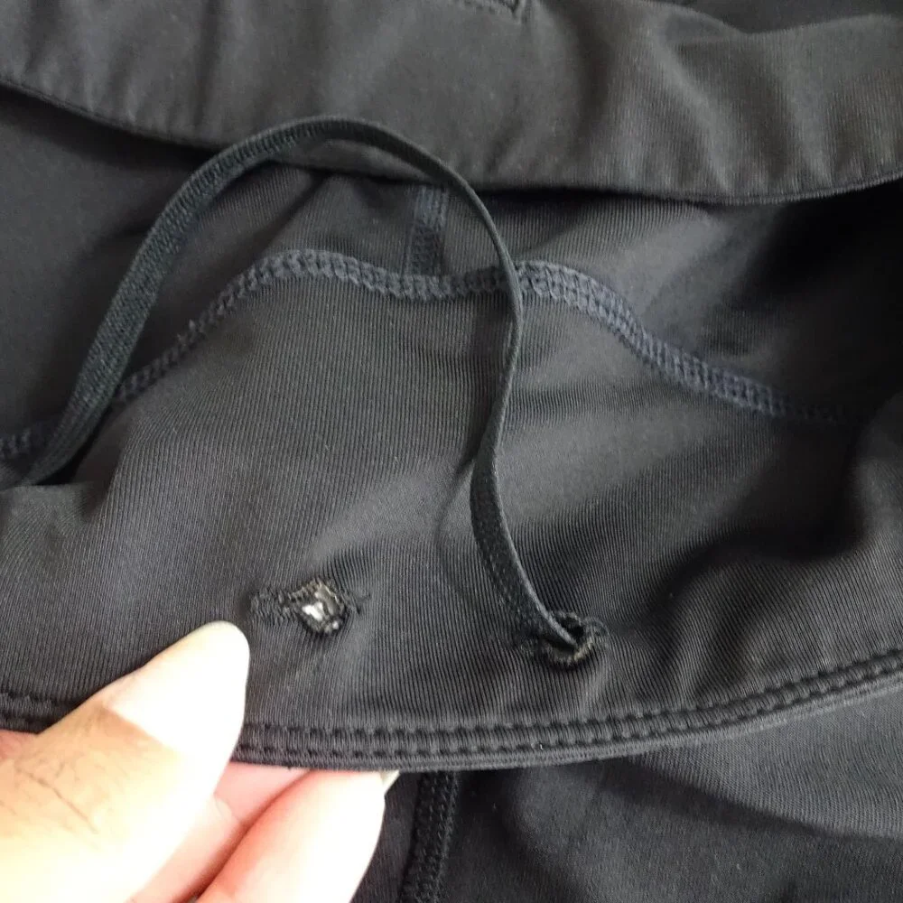 Xersion Black Cropped Athletic Leggings Women Size M Zippered Pocket Reflective